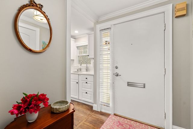 11 Oak St 16, Wellesley, MA 02482