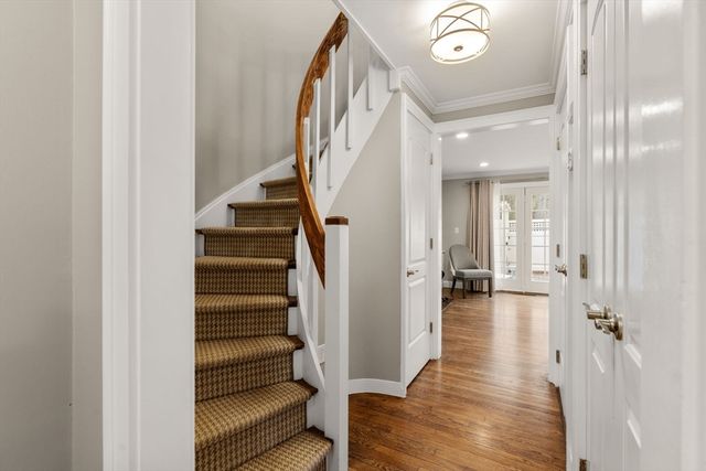 11 Oak St 16, Wellesley, MA 02482