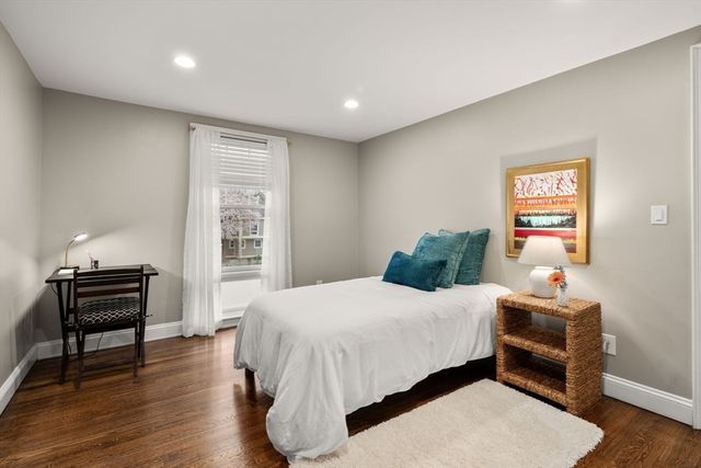11 Oak St 16, Wellesley, MA 02482