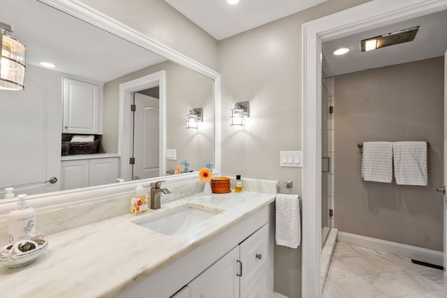 11 Oak St 16, Wellesley, MA 02482