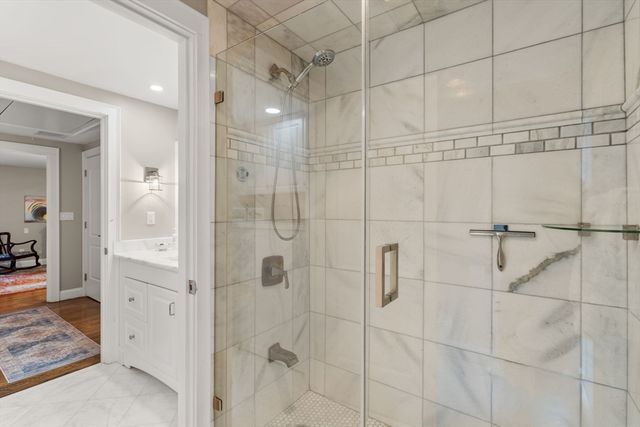 11 Oak St 16, Wellesley, MA 02482