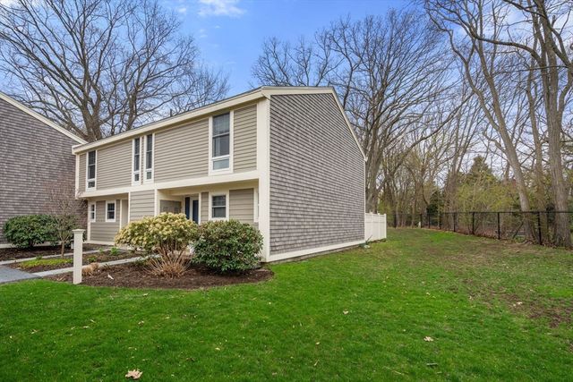 11 Oak St 16, Wellesley, MA 02482