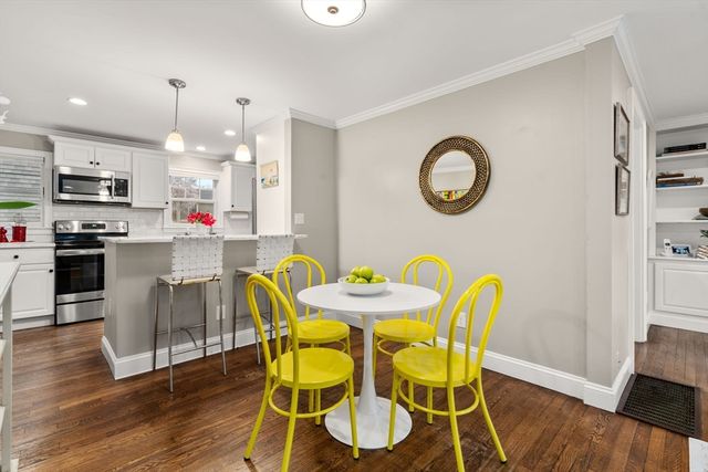 11 Oak St 16, Wellesley, MA 02482