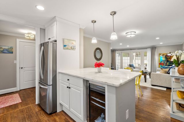 11 Oak St 16, Wellesley, MA 02482