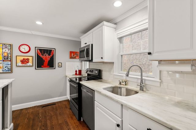 11 Oak St 16, Wellesley, MA 02482