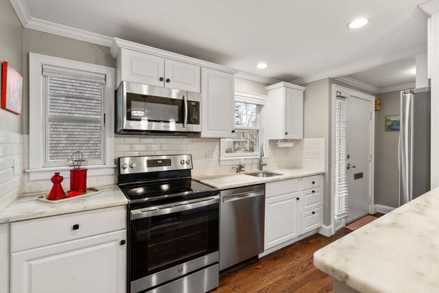 11 Oak St 16, Wellesley, MA 02482