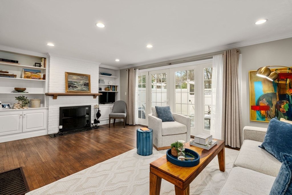 11 Oak St 16, Wellesley, MA 02482
