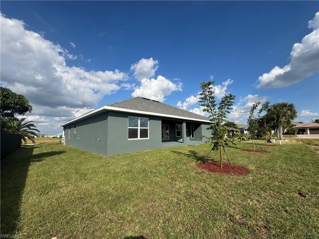 Image 5 of property listing at 3304 NW 6th TER, Cape Coral, FL 33993