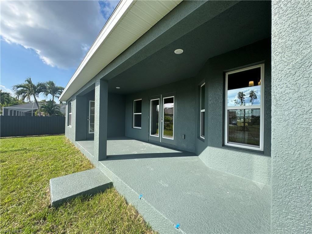 Image 7 of property listing at 3304 NW 6th TER, Cape Coral, FL 33993