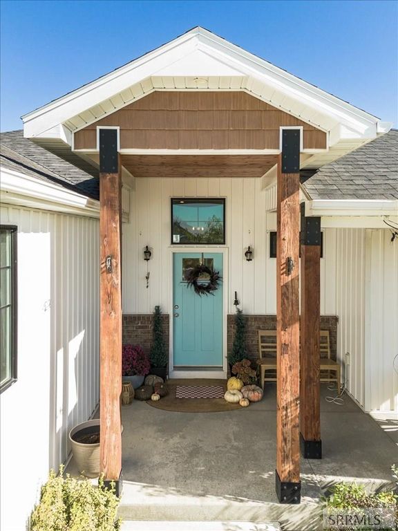 Image 2 of property listing at 5272 Canterbury Street, Chubbuck, ID 83202