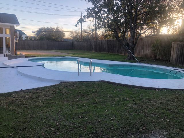 11333 Strait Lane, Dallas, TX 75229