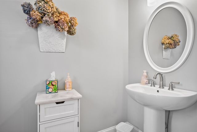 28 Acadia Lane, Exeter, NH 03833