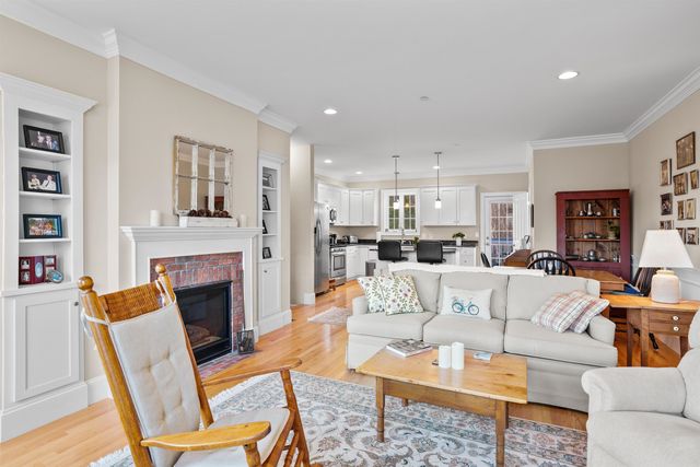 28 Acadia Lane, Exeter, NH 03833