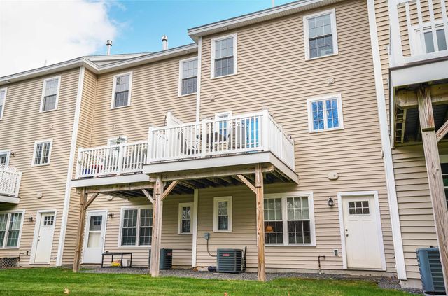 28 Acadia Lane, Exeter, NH 03833