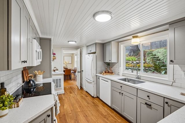 1 Constitution Rd, Lexington, MA 02421