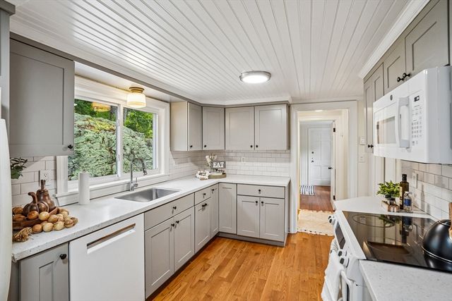 1 Constitution Rd, Lexington, MA 02421