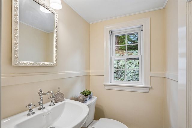 1 Constitution Rd, Lexington, MA 02421