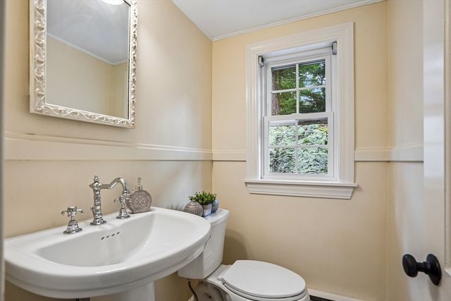 1 Constitution Rd, Lexington, MA 02421