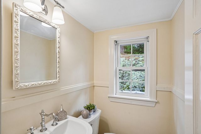 1 Constitution Rd, Lexington, MA 02421