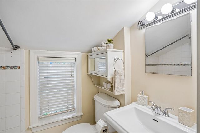 1 Constitution Rd, Lexington, MA 02421