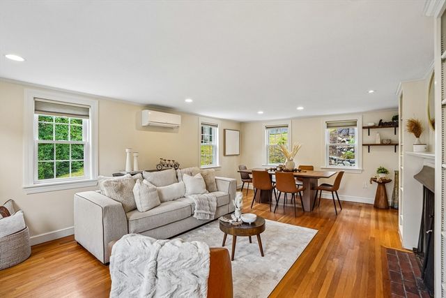 1 Constitution Rd, Lexington, MA 02421
