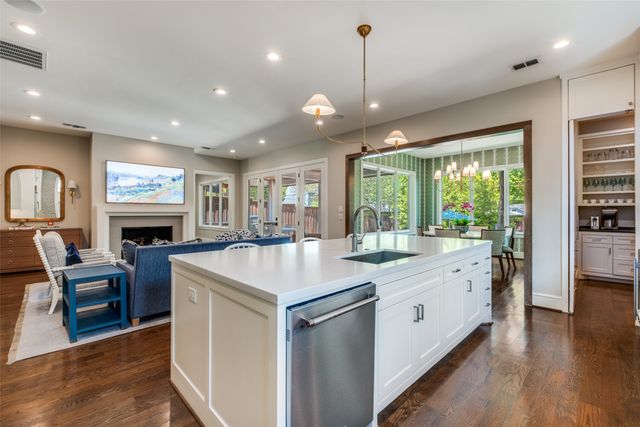 6911 Clayton Avenue, Dallas, TX 75214