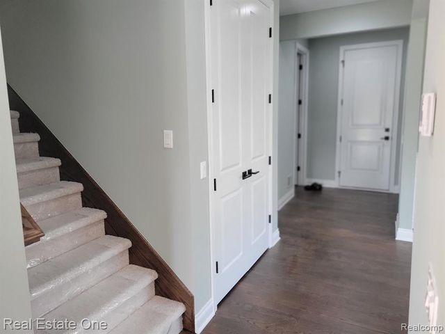 25 Florence Drive, Troy, MI 48098