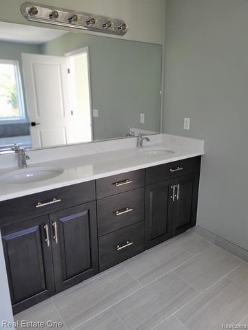 25 Florence Drive, Troy, MI 48098