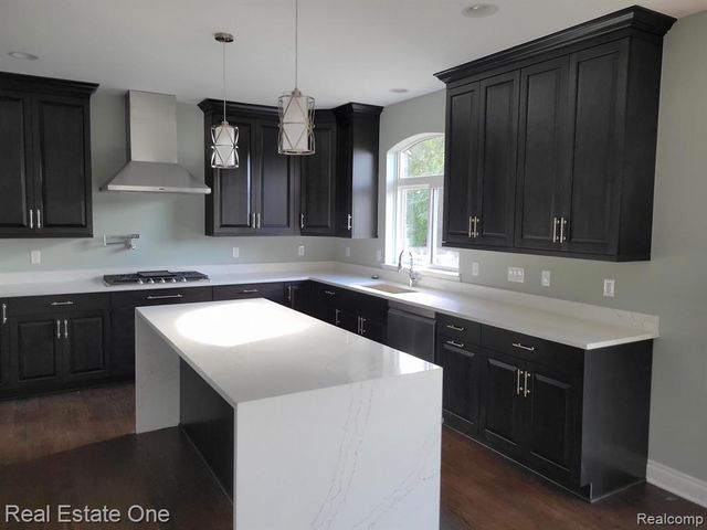 25 Florence Drive, Troy, MI 48098