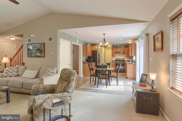 4 MAYFLY CT, Myerstown, PA 17067