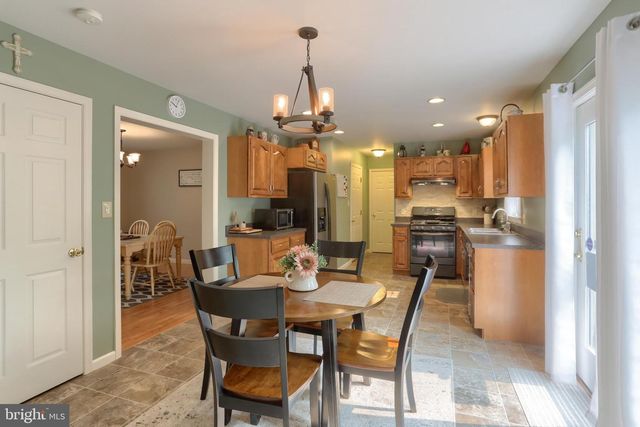 4 MAYFLY CT, Myerstown, PA 17067