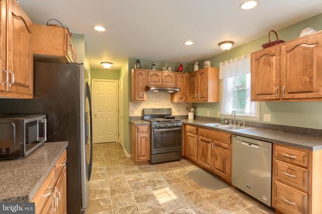 4 MAYFLY CT, Myerstown, PA 17067