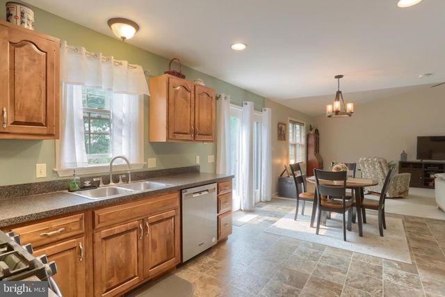 4 MAYFLY CT, Myerstown, PA 17067