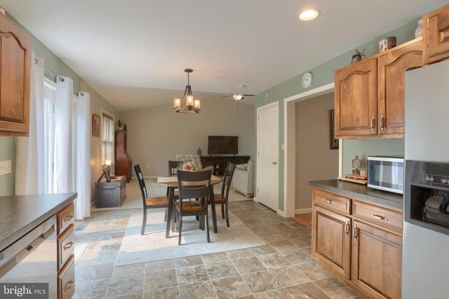 4 MAYFLY CT, Myerstown, PA 17067