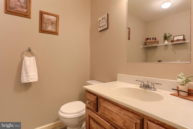 4 MAYFLY CT, Myerstown, PA 17067