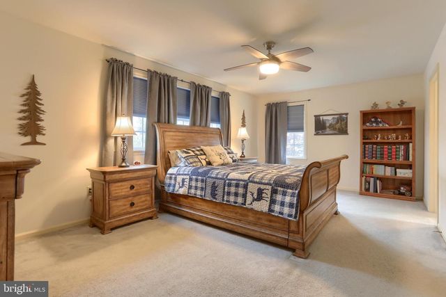 4 MAYFLY CT, Myerstown, PA 17067
