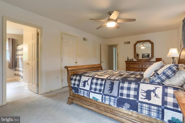 4 MAYFLY CT, Myerstown, PA 17067