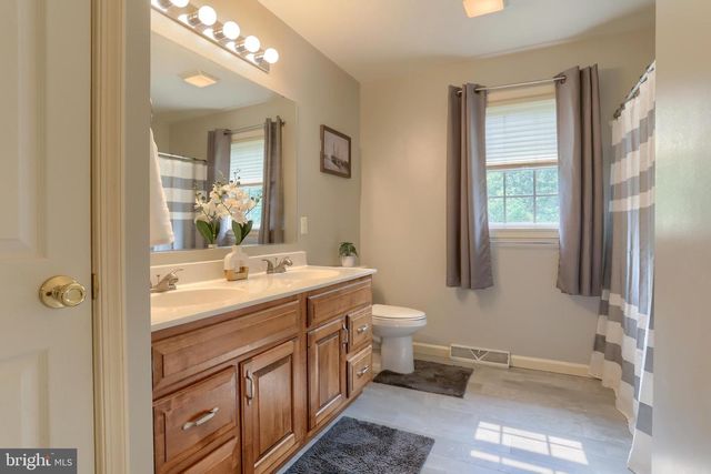 4 MAYFLY CT, Myerstown, PA 17067