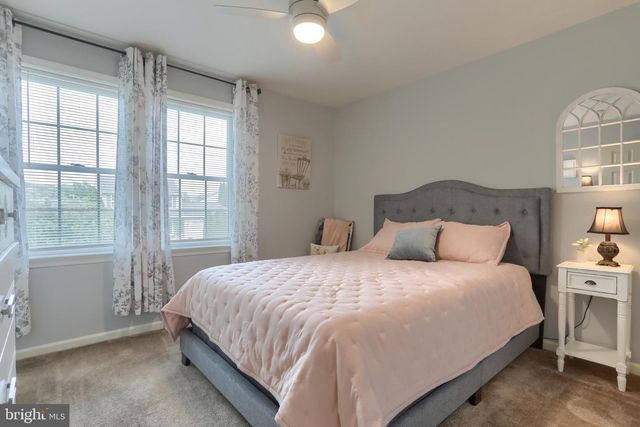 4 MAYFLY CT, Myerstown, PA 17067