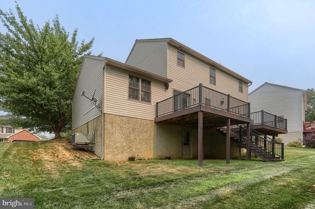 4 MAYFLY CT, Myerstown, PA 17067
