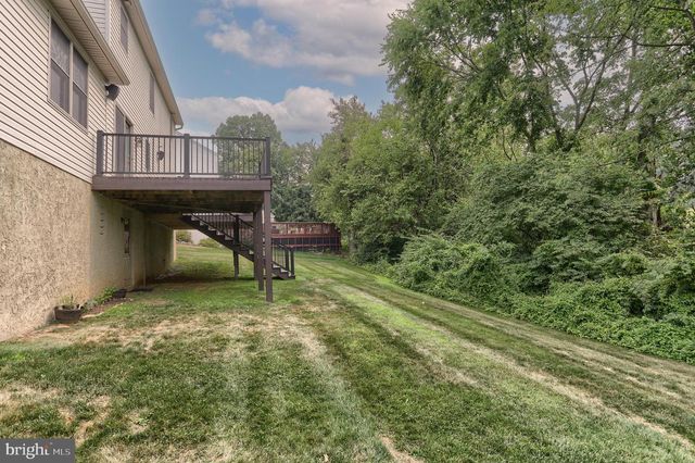 4 MAYFLY CT, Myerstown, PA 17067