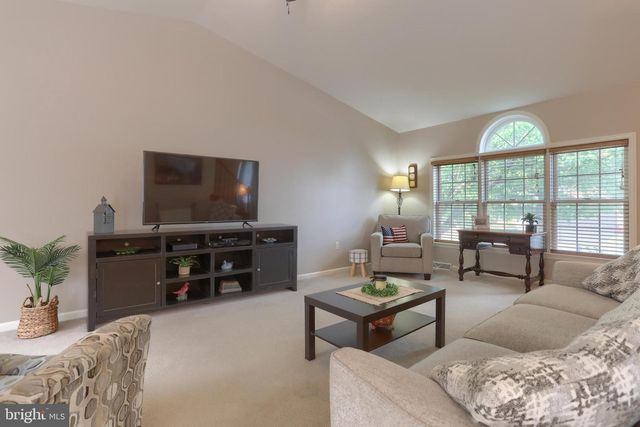 4 MAYFLY CT, Myerstown, PA 17067