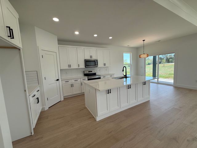 943 Ferree Road, Campobello, SC 29322