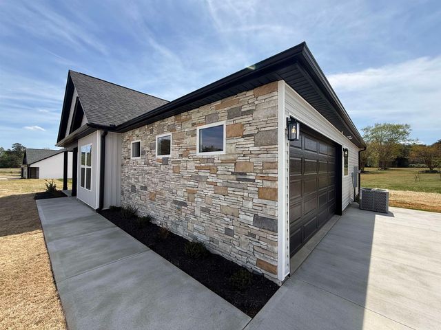 943 Ferree Road, Campobello, SC 29322