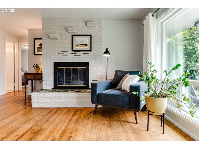 3175 UNIVERSITY St, Eugene, OR 97405