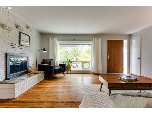 3175 UNIVERSITY St, Eugene, OR 97405