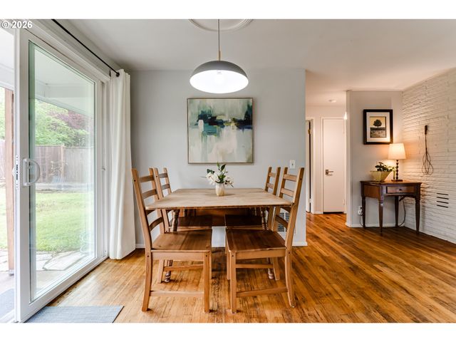 3175 UNIVERSITY St, Eugene, OR 97405