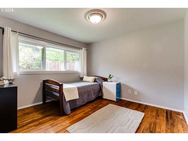 3175 UNIVERSITY St, Eugene, OR 97405