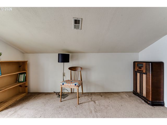 3175 UNIVERSITY St, Eugene, OR 97405