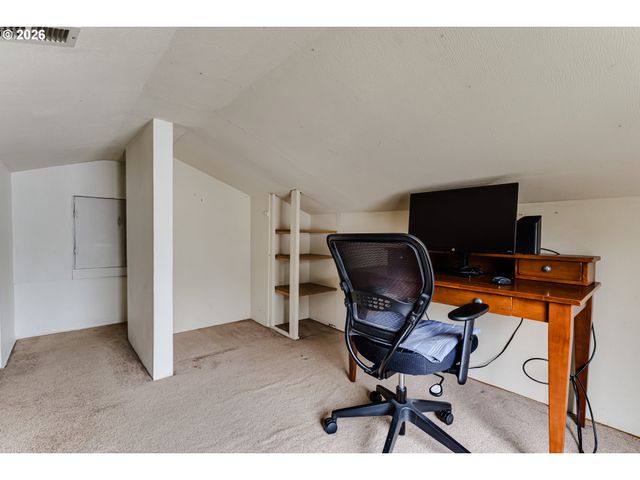 3175 UNIVERSITY St, Eugene, OR 97405